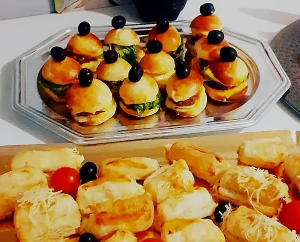 Mignardises mini-burger et friands au fromages